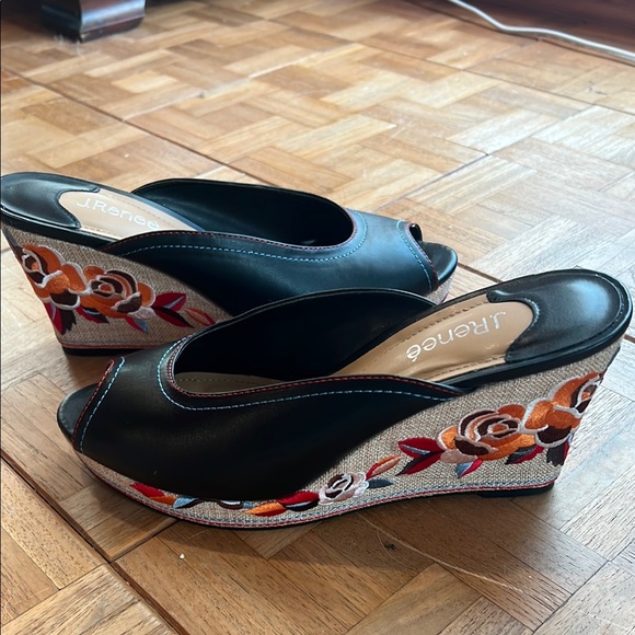 Black Wedge Shoes with Floral Embroidery - Picture 4 of 8